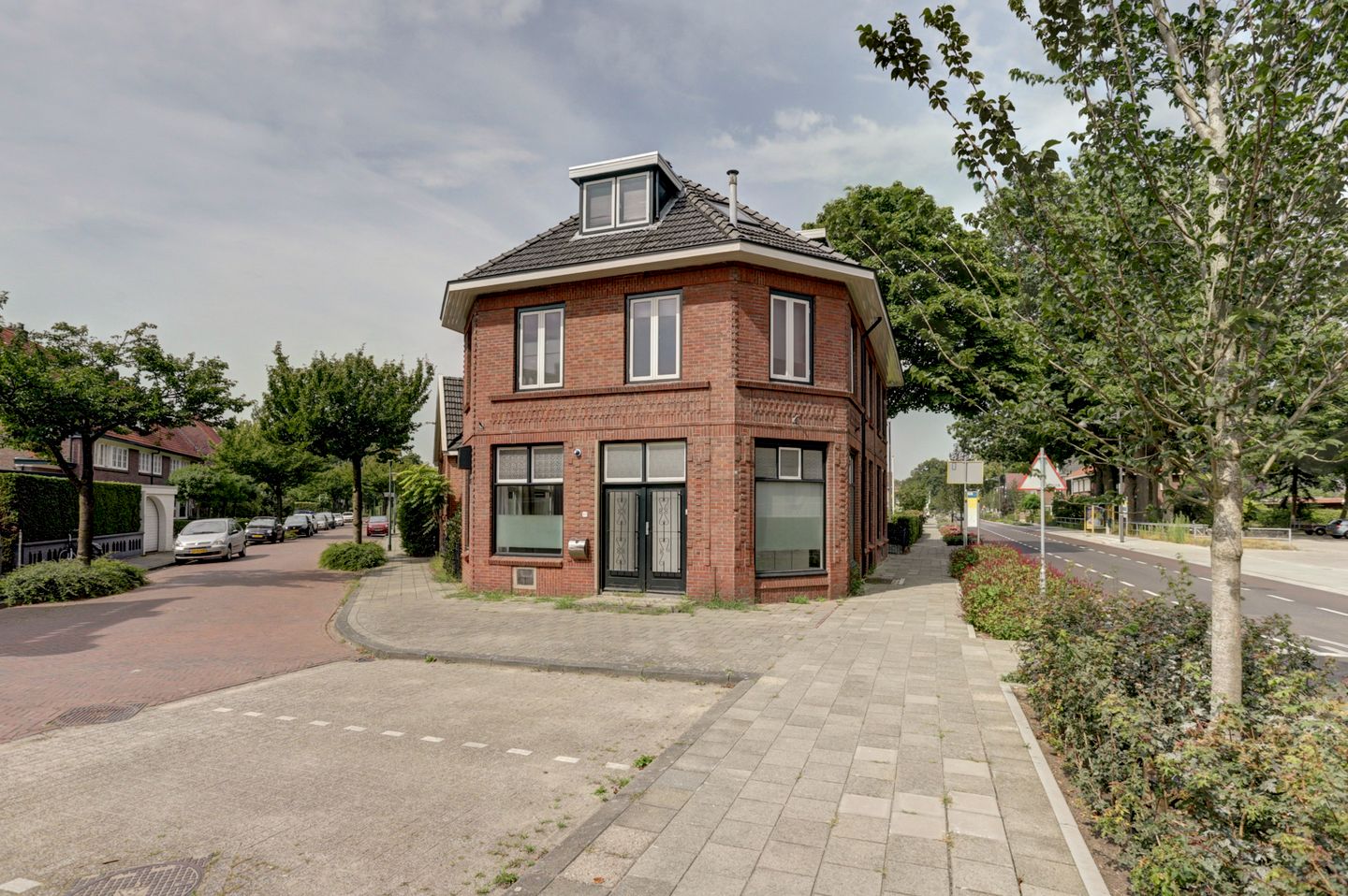 View photo 1 of Groenloseweg 63
