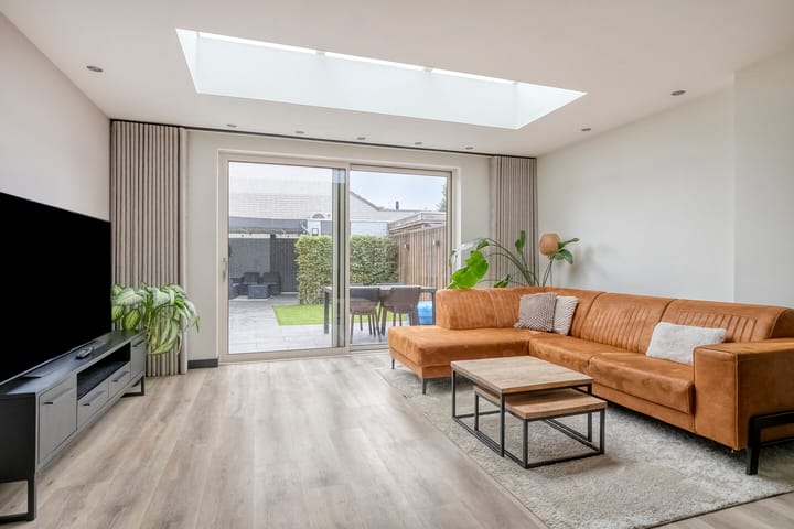 Foto 6 van Julie Postelsingel 42