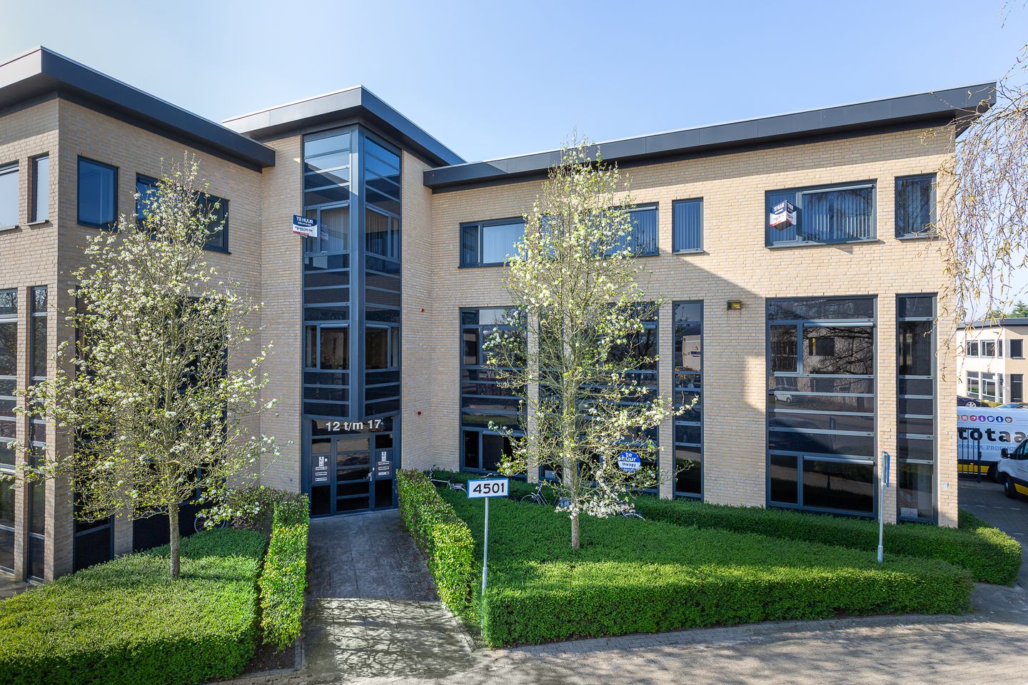 Bekijk foto 2 van Verdunplein 12