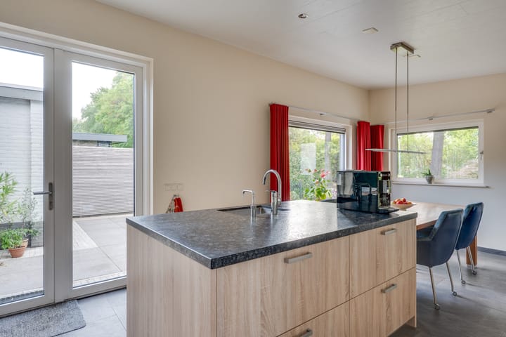 Foto 15 van Bernhardstraat 2