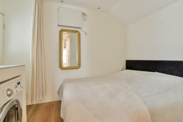 Photo 13 of Haarlemmerstraat 52