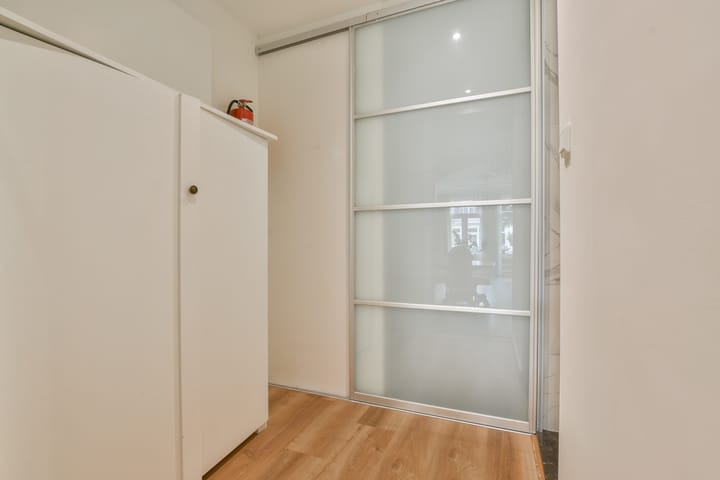 Photo 15 of Haarlemmerstraat 52