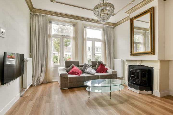 Photo 19 of Haarlemmerstraat 52