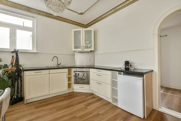 Photo 21 of Haarlemmerstraat 52