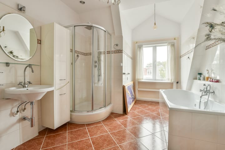 Photo 40 of Haarlemmerstraat 52