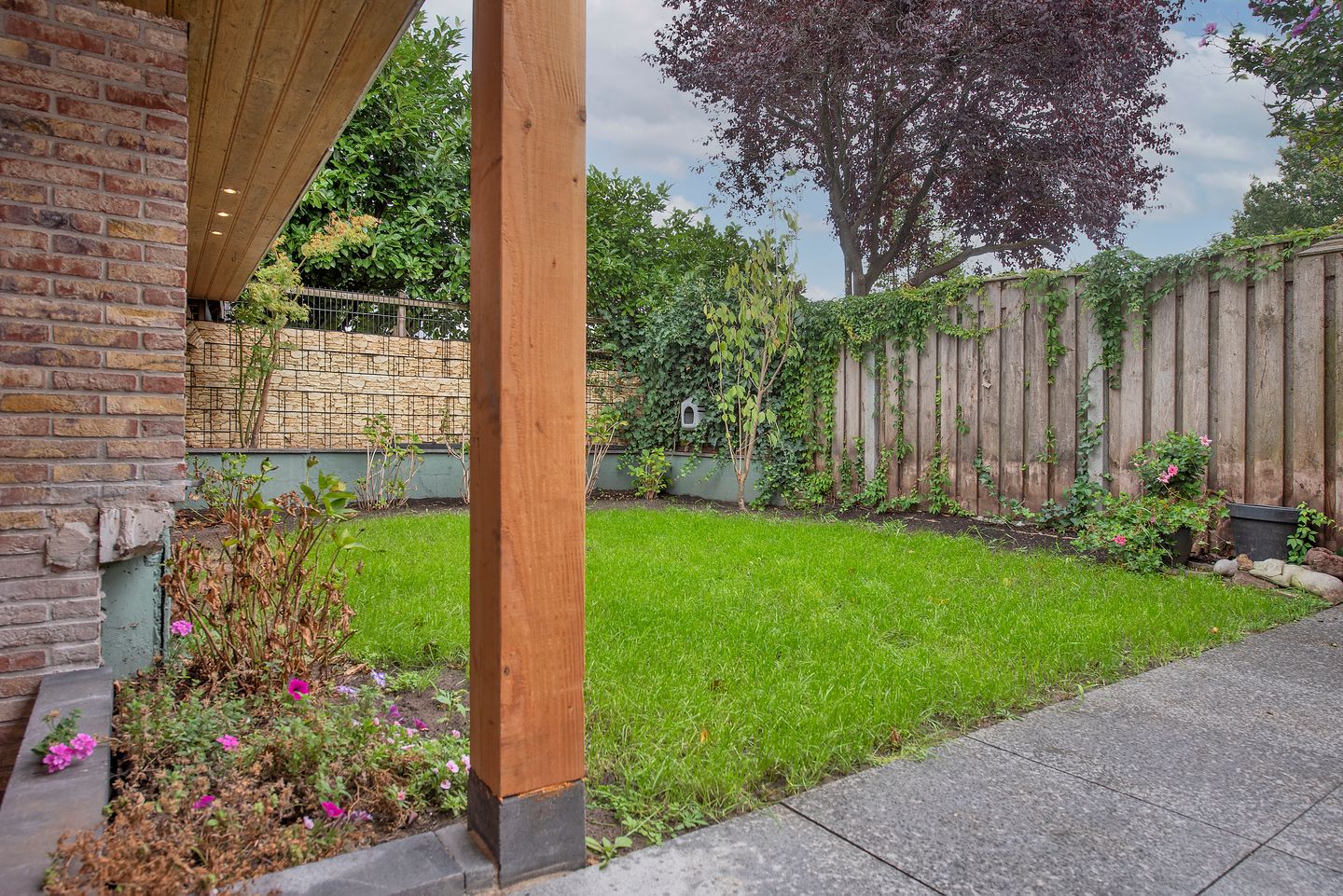 Photo 29 of Kamille 9