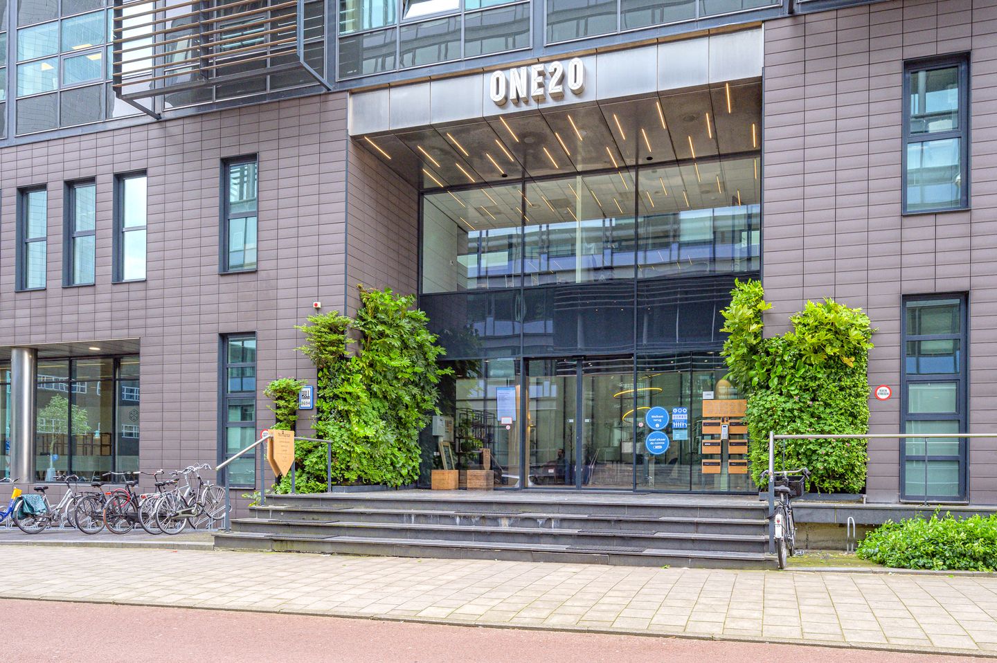 Bekijk foto 2 van Teleportboulevard 120