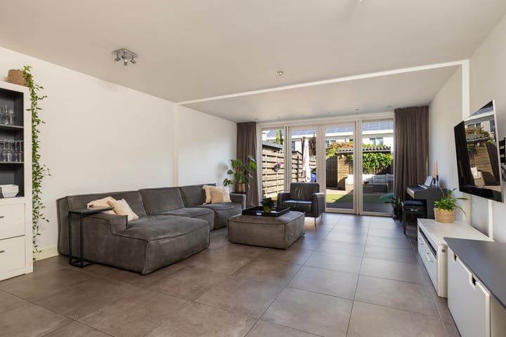 Photo 2 of Waterviolier 37