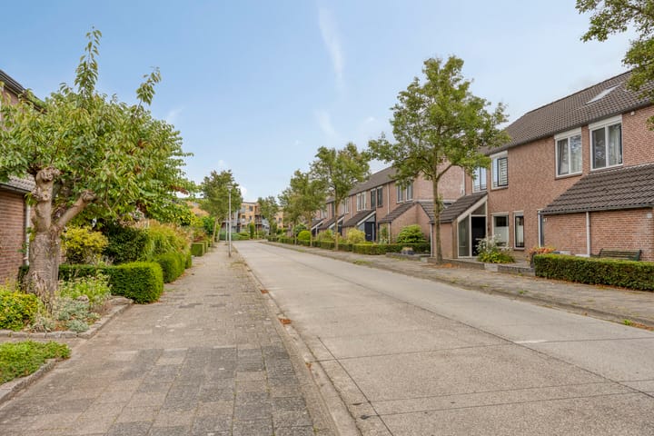 Foto 30 van B.A.A. Engelbertinklaan 160