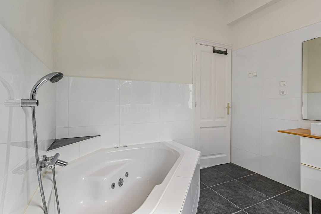 Photo 17 of Anton de Haenstraat 40