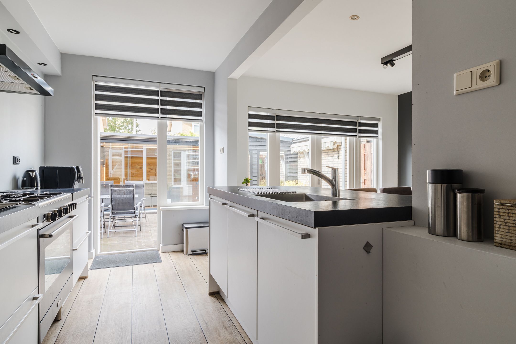 Photo 3 of van Limburg Stirumstraat 26