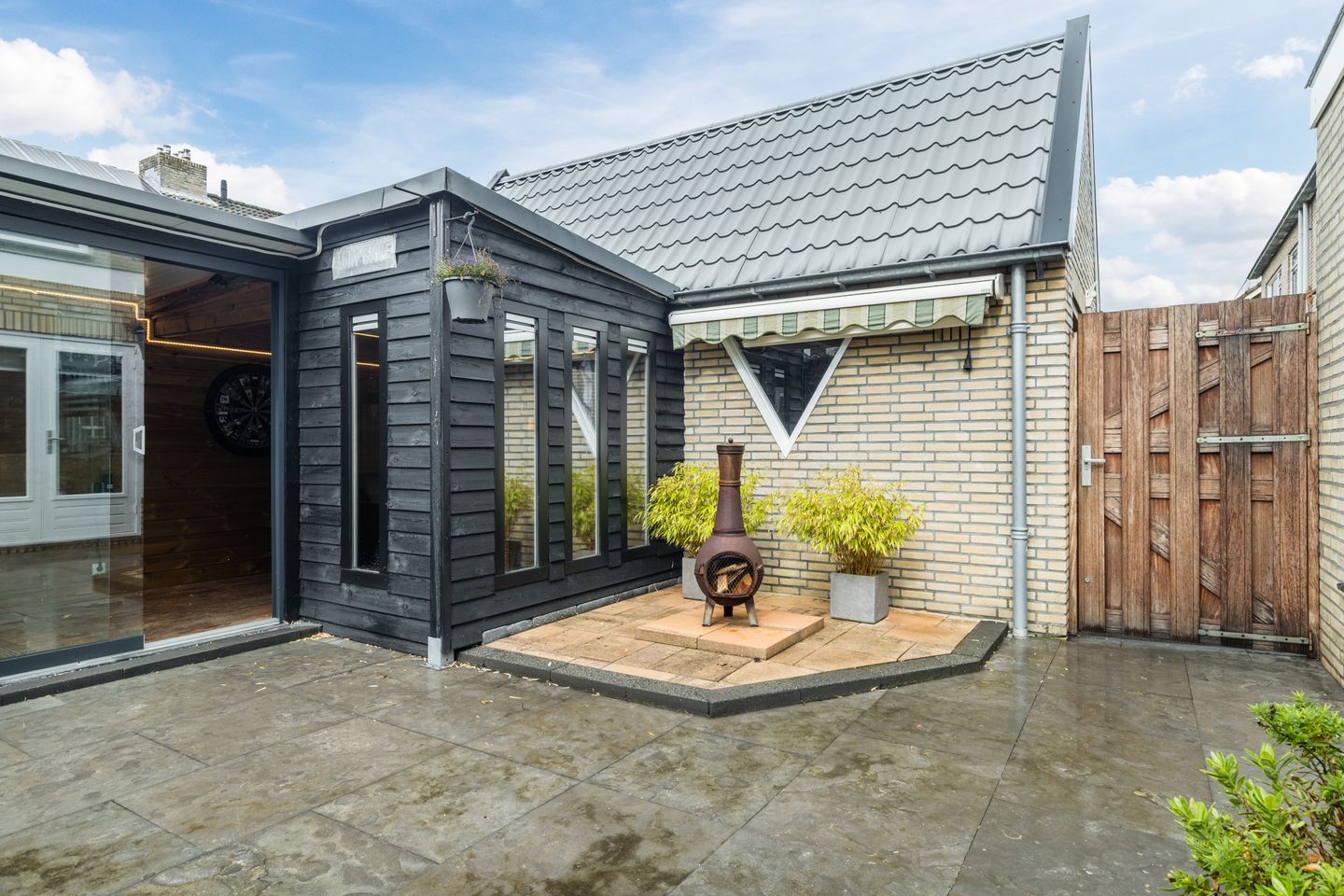 Photo 4 of van Limburg Stirumstraat 26