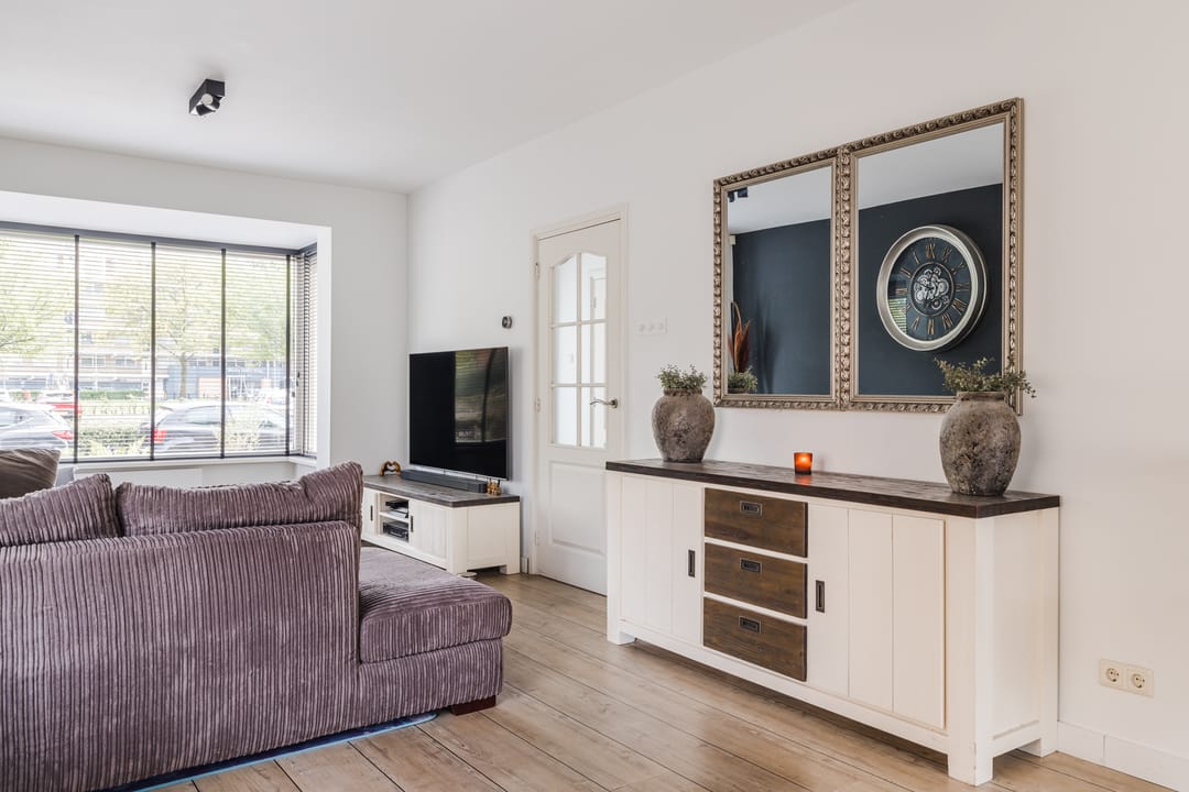 Photo 7 of van Limburg Stirumstraat 26