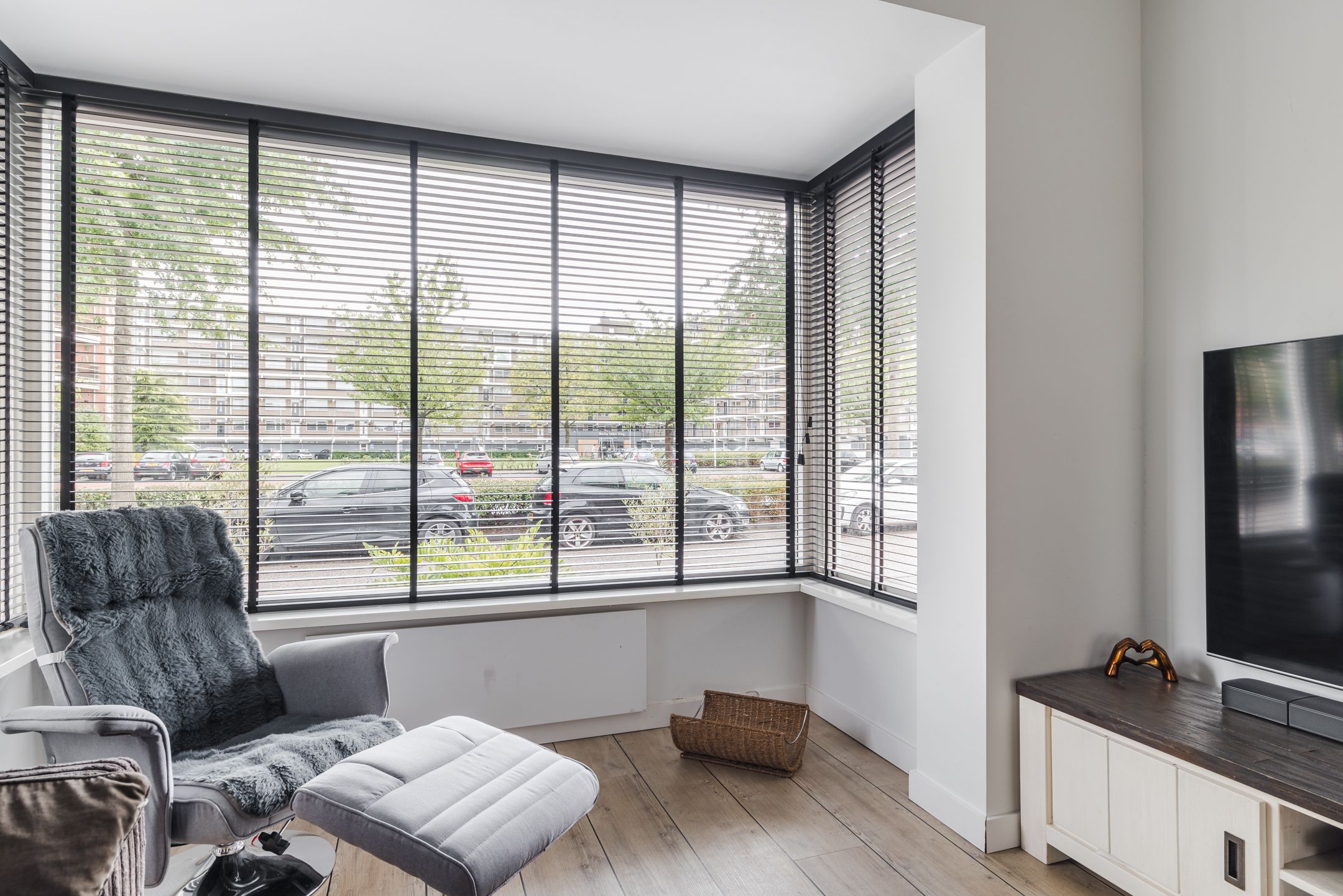 Photo 9 of van Limburg Stirumstraat 26