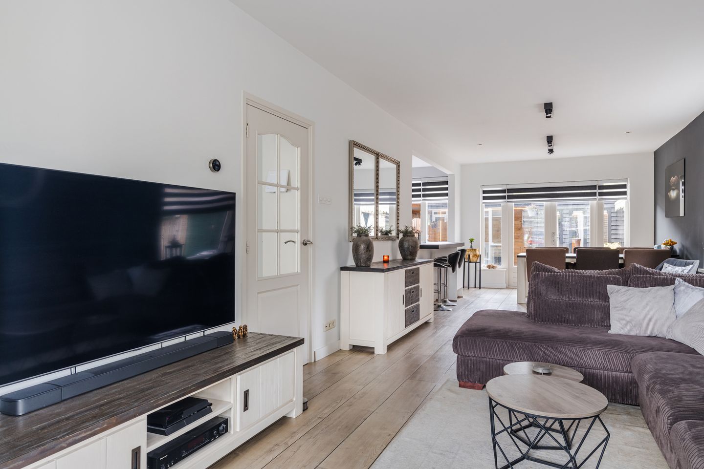 Photo 10 of van Limburg Stirumstraat 26