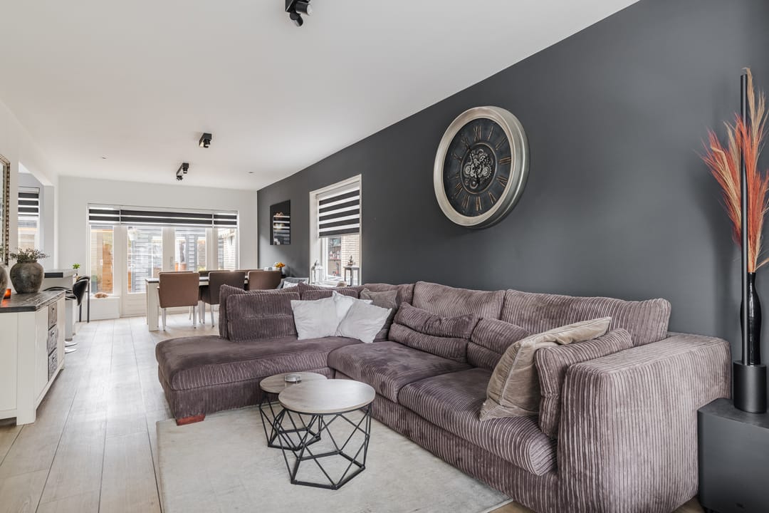 Photo 11 of van Limburg Stirumstraat 26