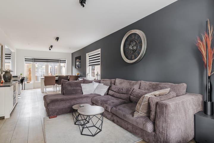 Foto 11 van van Limburg Stirumstraat 26