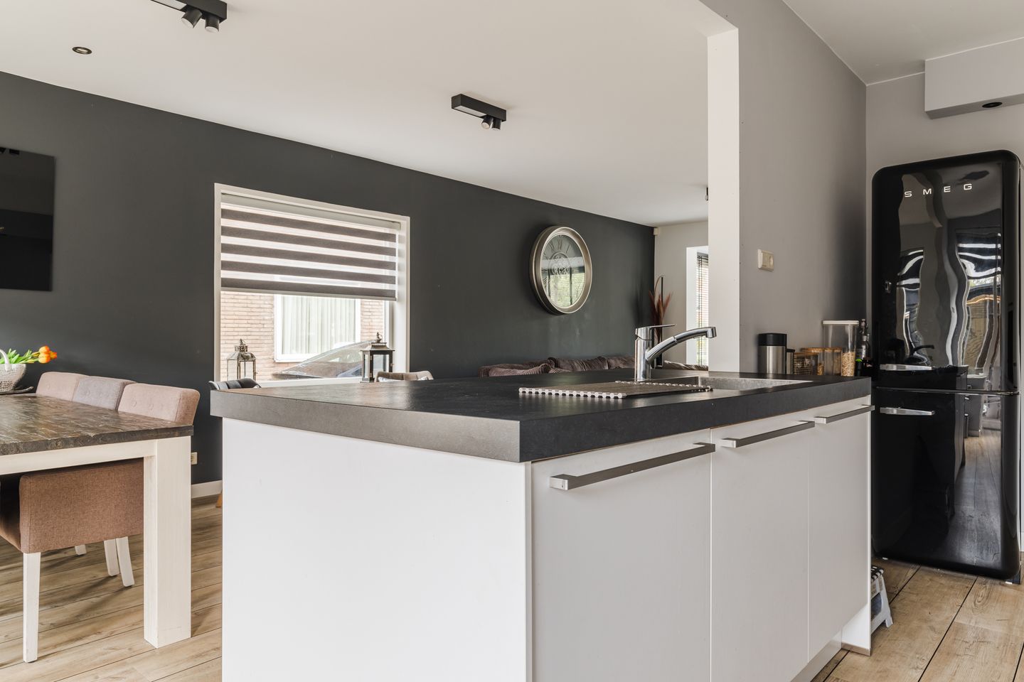 Photo 14 of van Limburg Stirumstraat 26