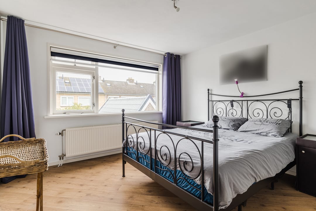 Photo 17 of van Limburg Stirumstraat 26