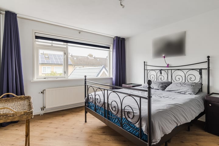 Foto 17 van van Limburg Stirumstraat 26