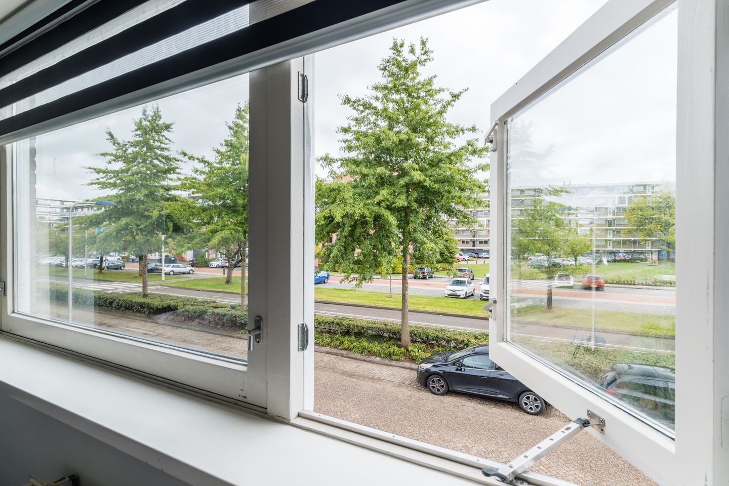 Photo 20 of van Limburg Stirumstraat 26