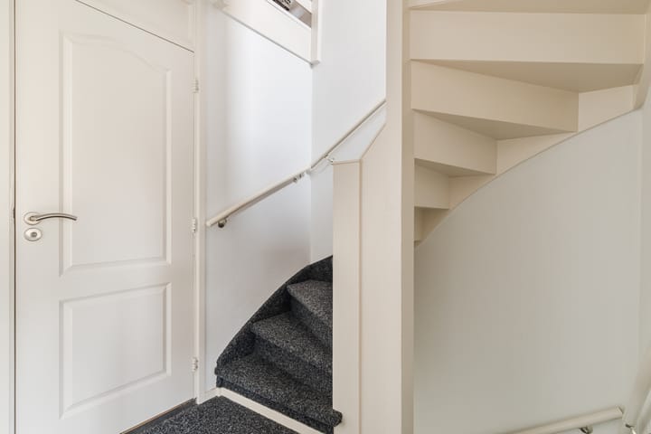 Foto 25 van van Limburg Stirumstraat 26