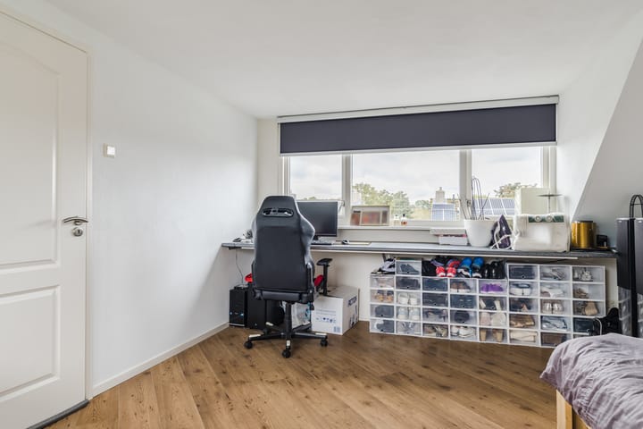 Foto 29 van van Limburg Stirumstraat 26