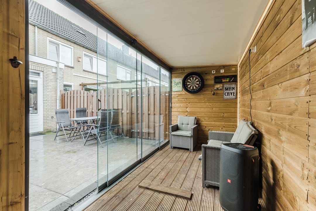 Photo 32 of van Limburg Stirumstraat 26