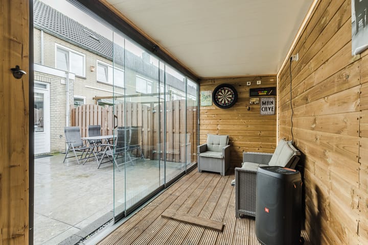 Foto 32 van van Limburg Stirumstraat 26