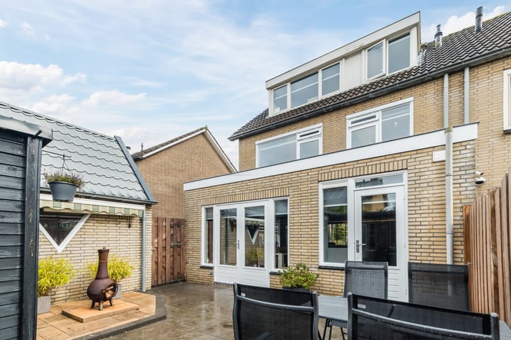 Foto 34 van van Limburg Stirumstraat 26