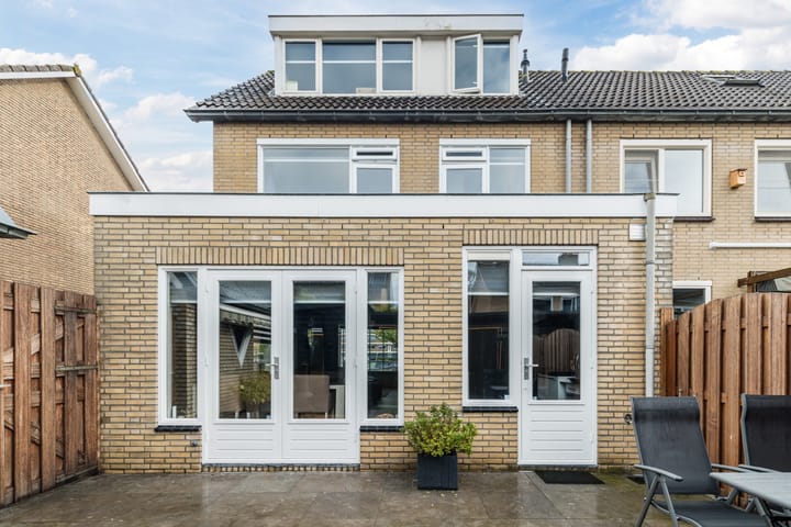 Foto 35 van van Limburg Stirumstraat 26