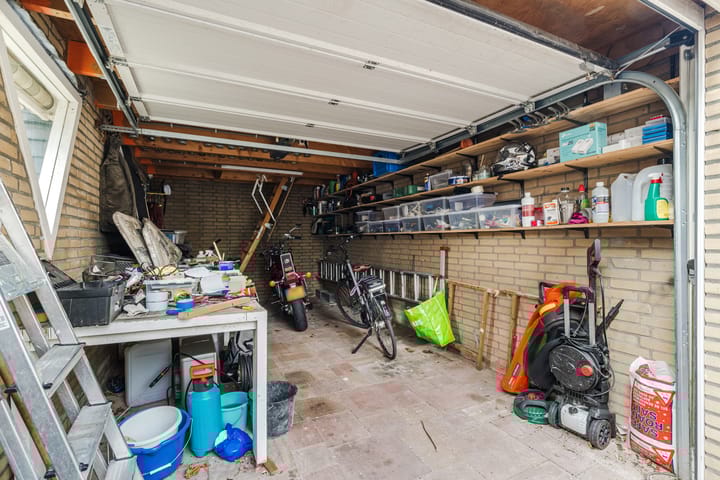 Foto 36 van van Limburg Stirumstraat 26