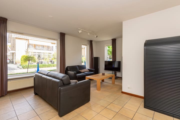 Photo 12 of Monseigneur Mutsaertsstraat 10