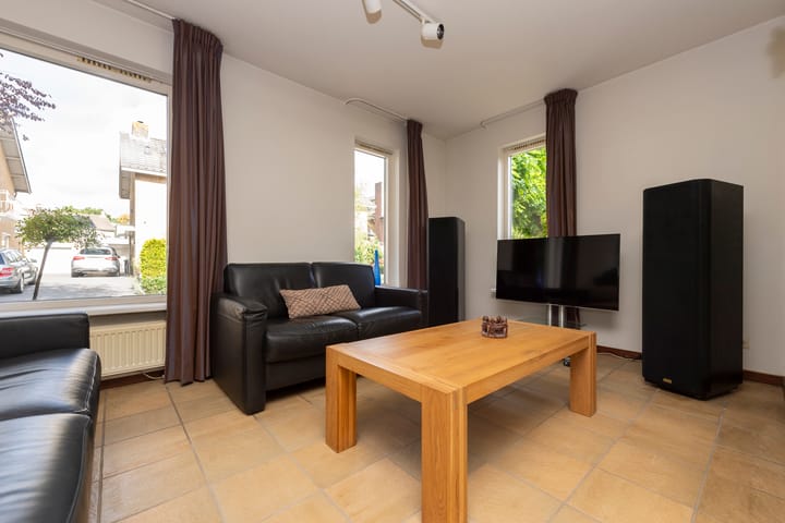 Photo 13 of Monseigneur Mutsaertsstraat 10