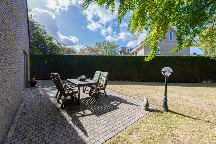 Photo 32 of Monseigneur Mutsaertsstraat 10