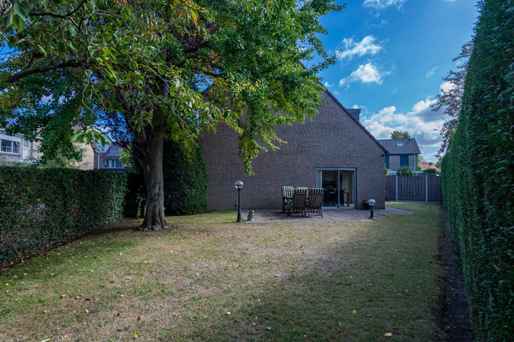 Photo 36 of Monseigneur Mutsaertsstraat 10