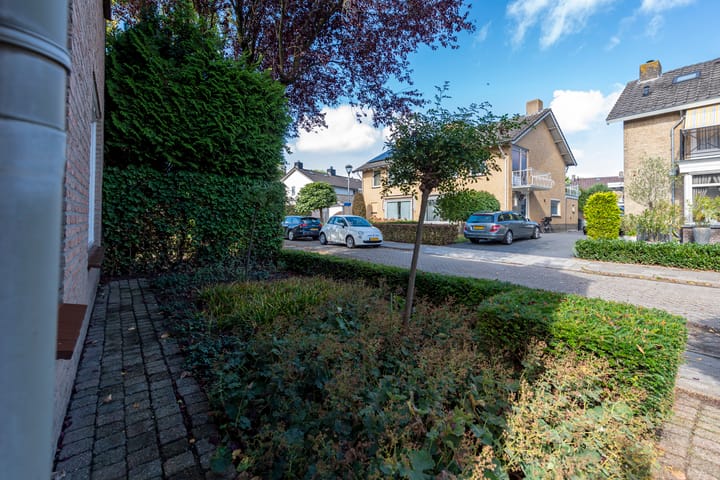 Photo 39 of Monseigneur Mutsaertsstraat 10