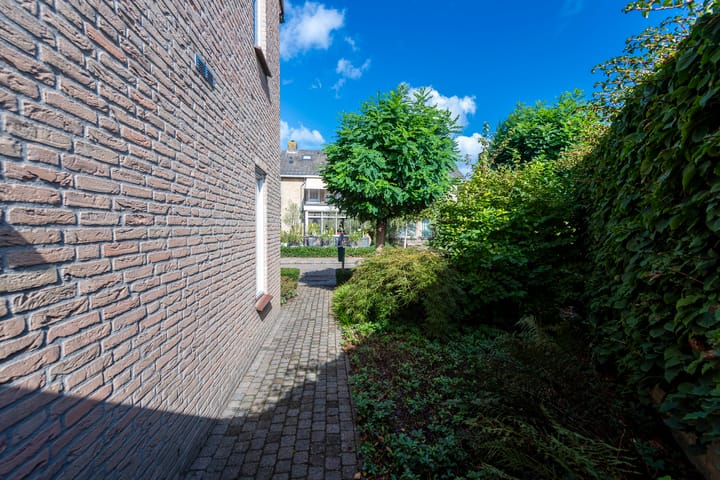 Photo 40 of Monseigneur Mutsaertsstraat 10