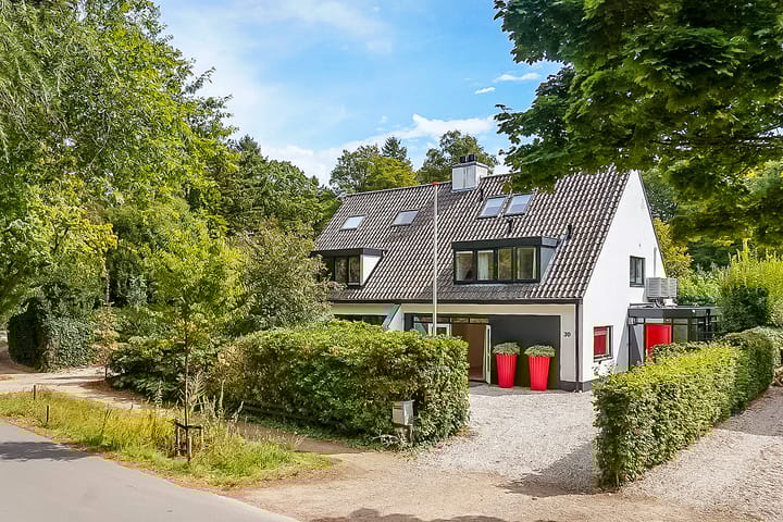 Foto 1 van Mevrouw Leinweberlaan 30