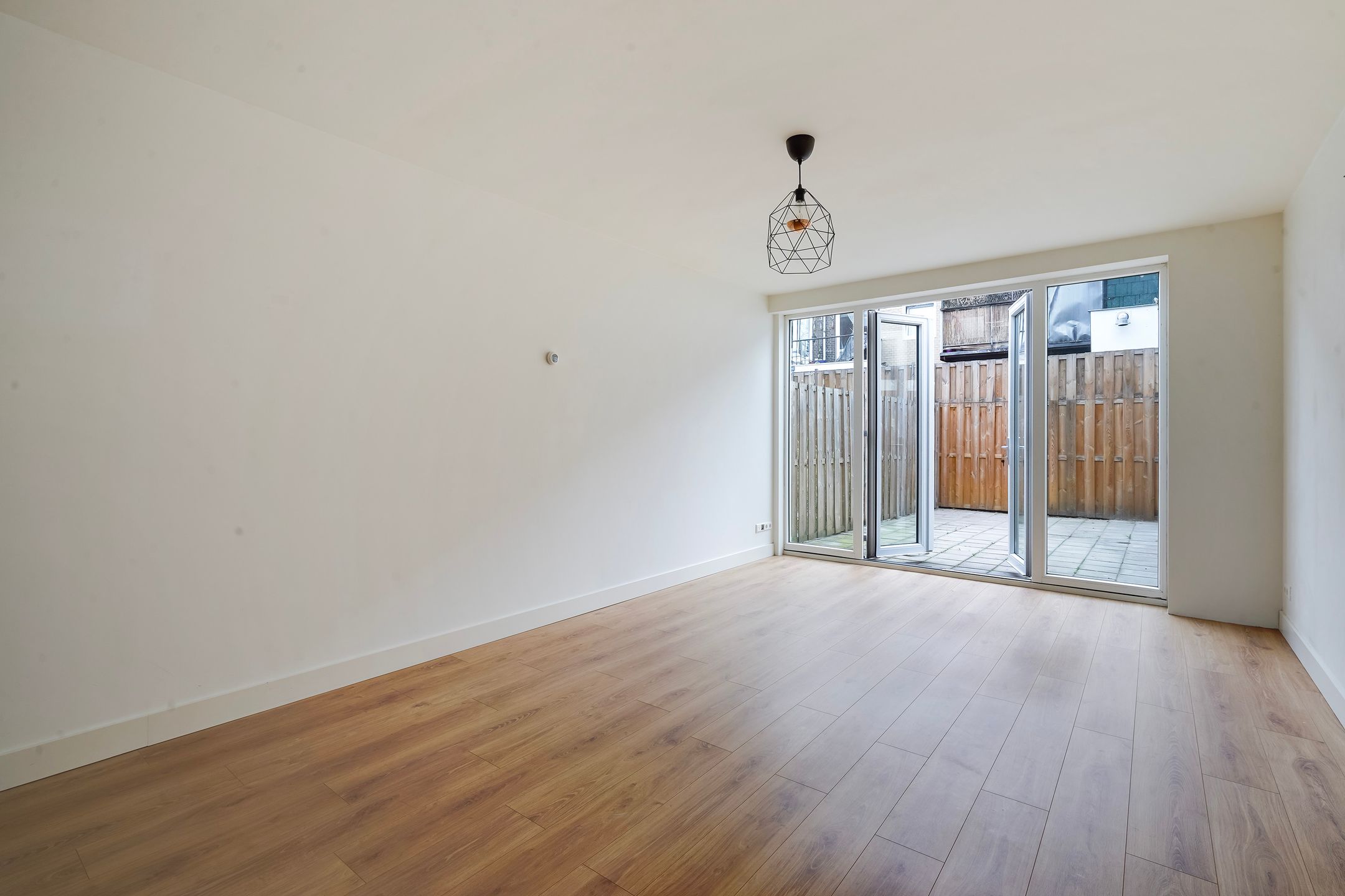 Photo 6 of Lyonnetstraat 9-D