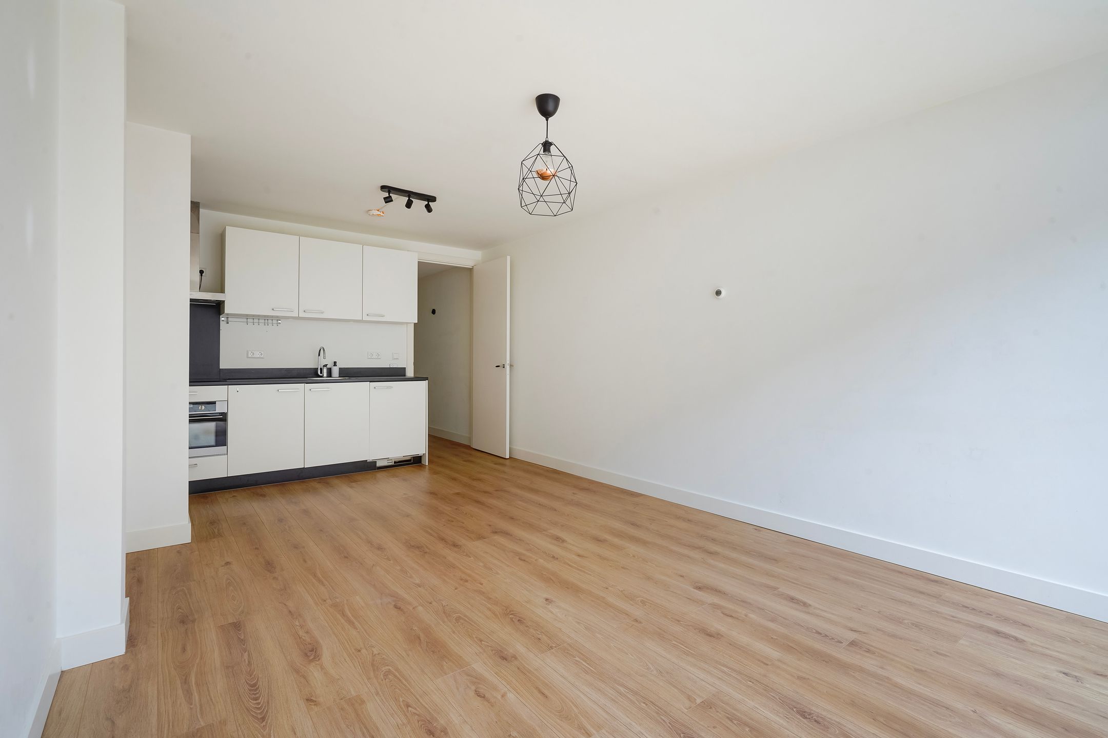 Photo 15 of Lyonnetstraat 9-D