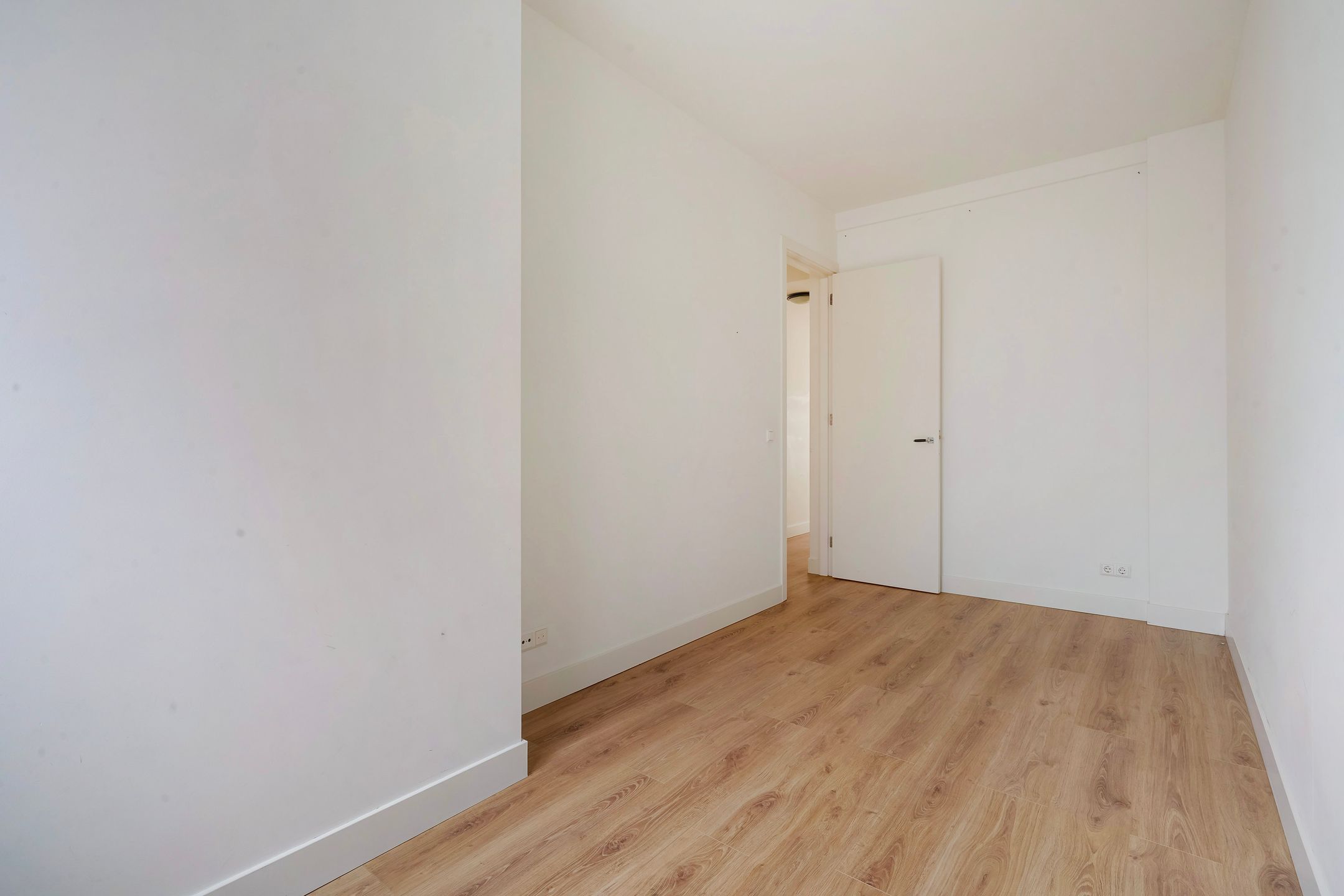 Photo 21 of Lyonnetstraat 9-D