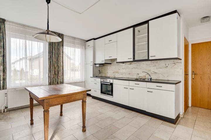 Photo 3 of Valkenburgerstraat 14