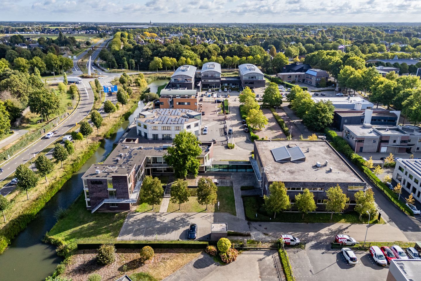 Bekijk foto 2 van Schatbeurderlaan 10