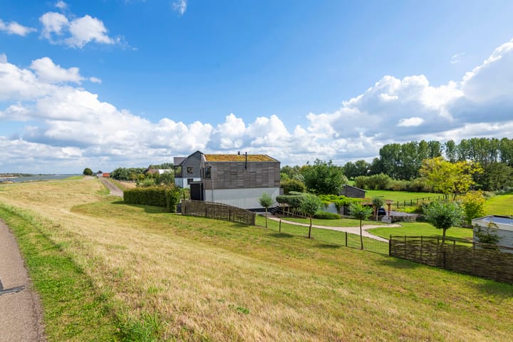 Foto 50 van Waalbandijk 109-C