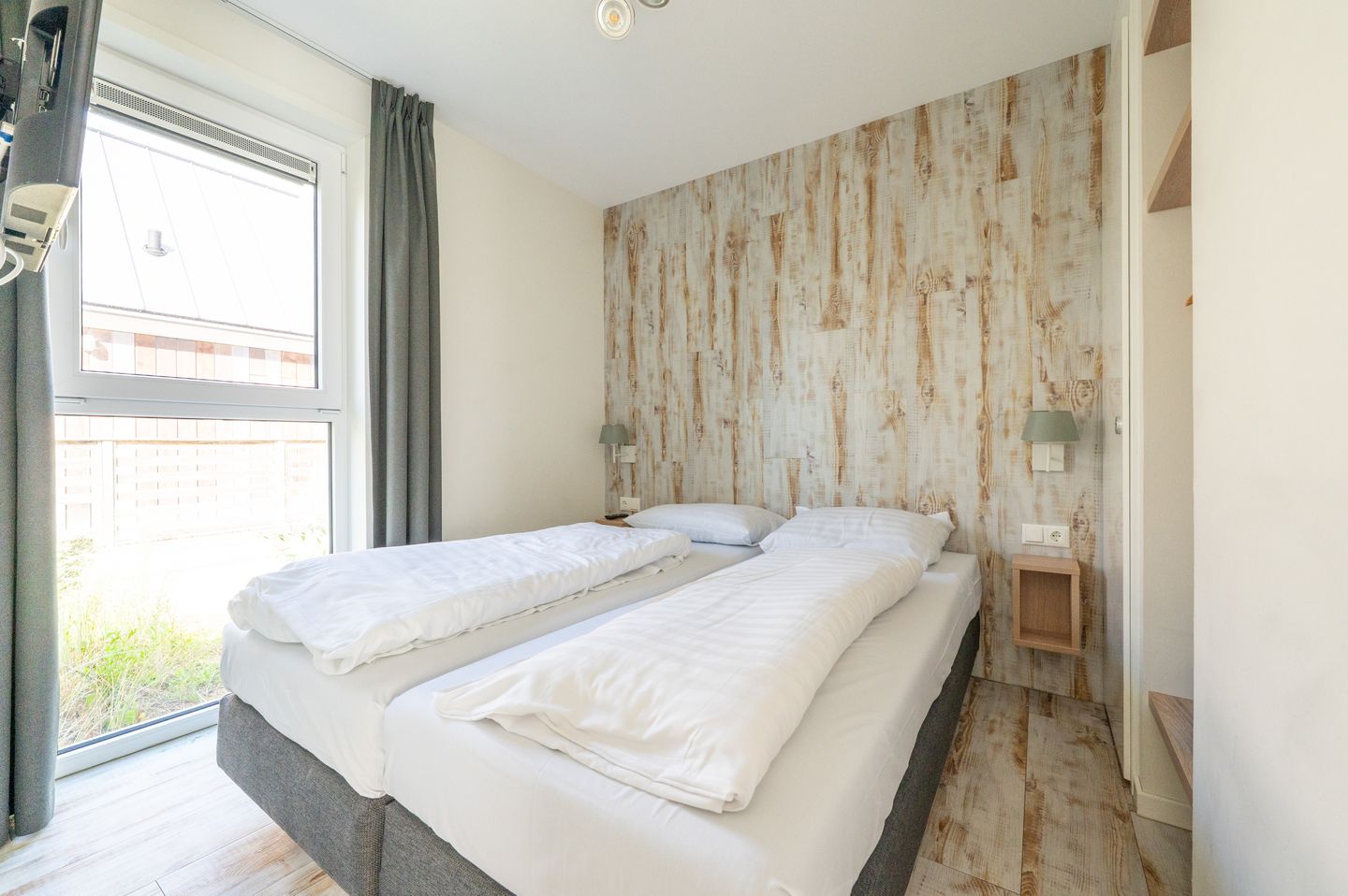 Photo 14 of Zeedijk 24-011