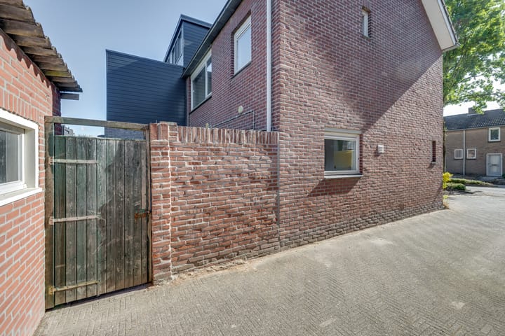 Photo 32 of Veldstraat 8