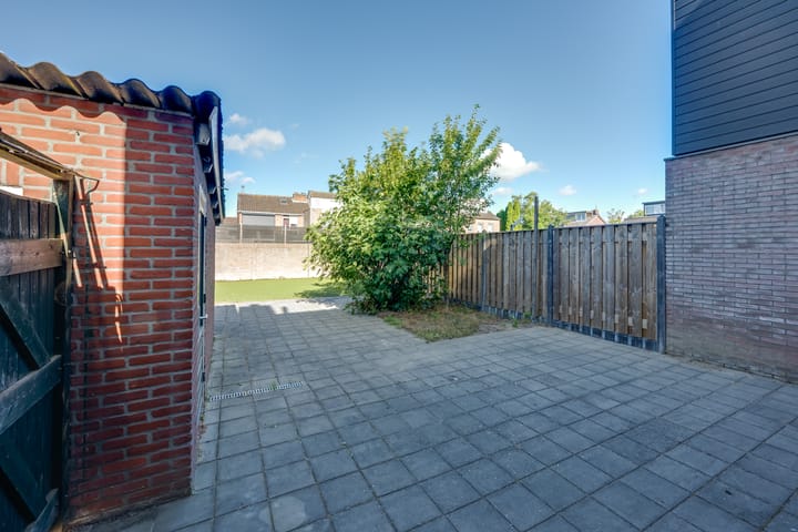 Photo 33 of Veldstraat 8