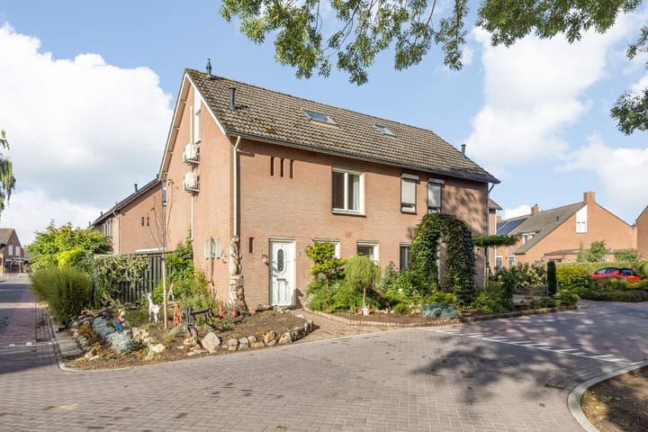 Foto 35 van van Lommstraat 9