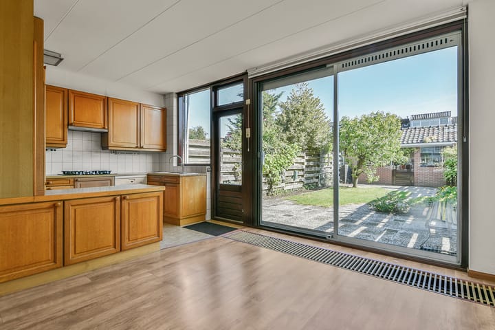 Photo 11 of Heerhugowaardstraat 9